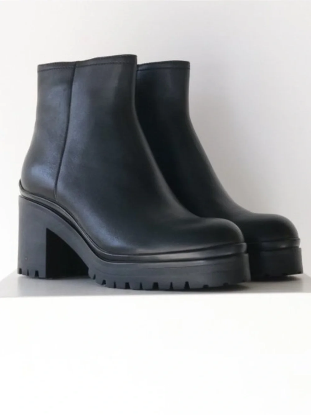 NWOB Jeffrey Campbell Black Leather Tracker Block Heel Ankle Boots Size 10